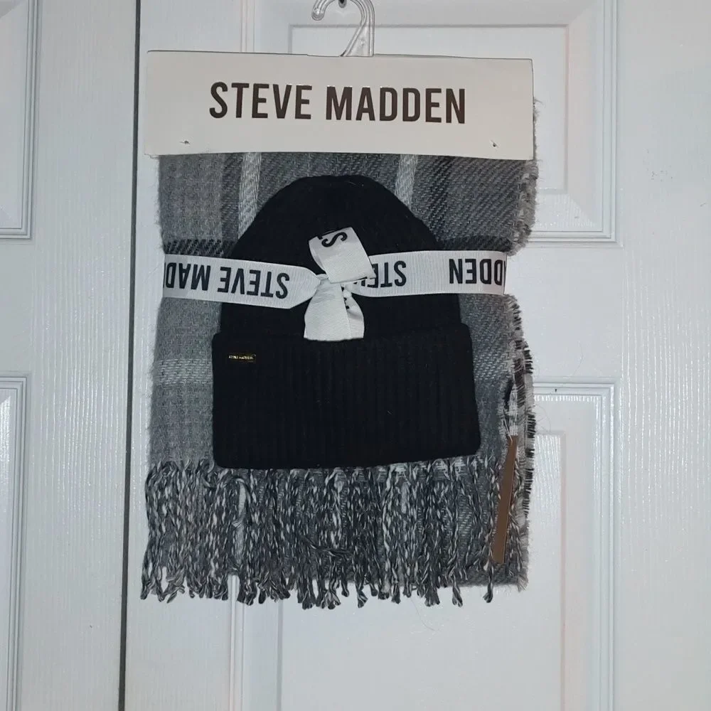 Steve Madden black gray white reversible scarf and hat set NWT